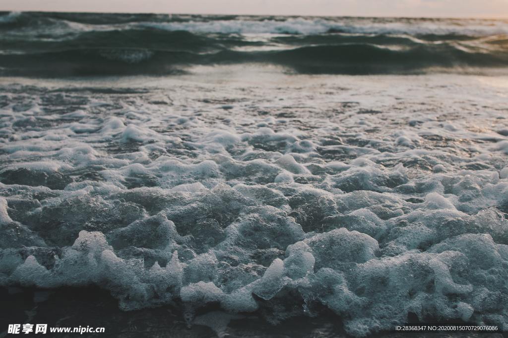 浪花泡沫