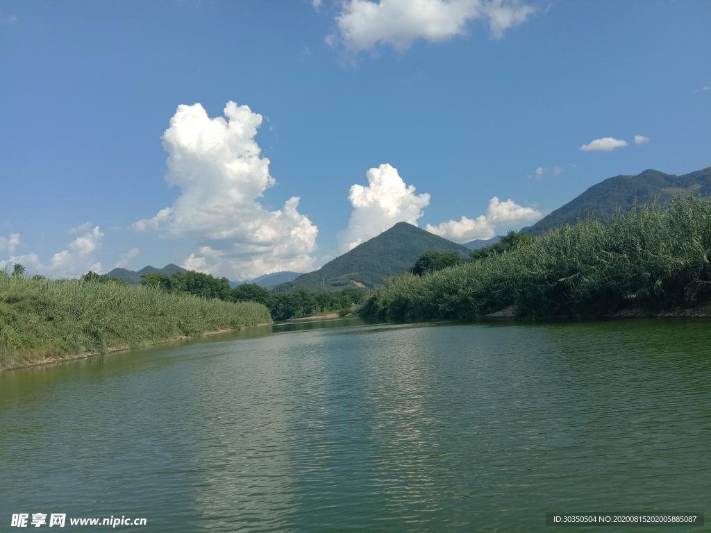 平静的湖面