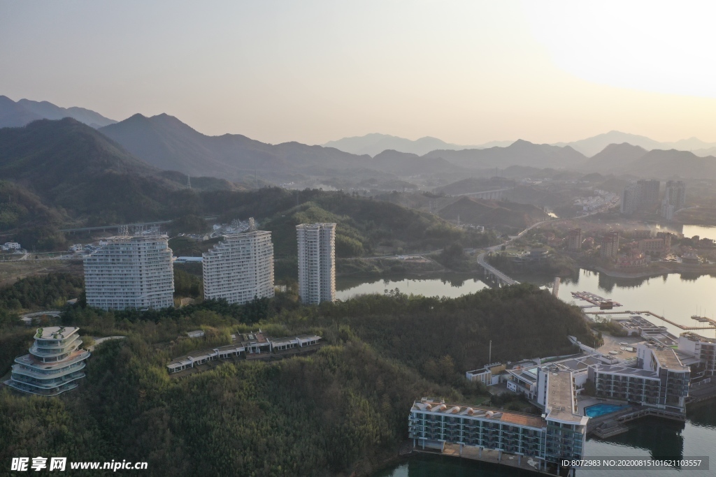 太平湖岸建筑