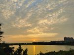 夕阳下的金银湖