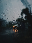 玻璃上的雨渍