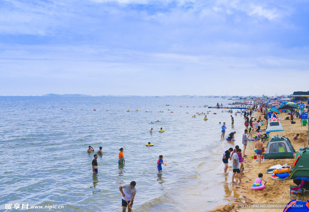 海边游客