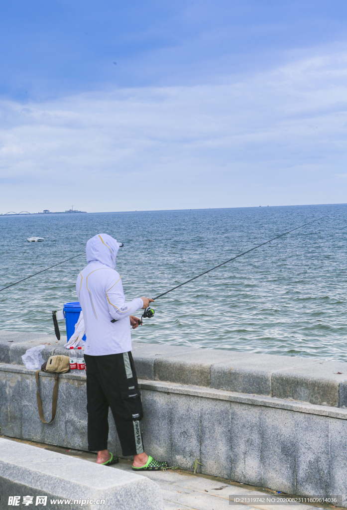 海边钓鱼