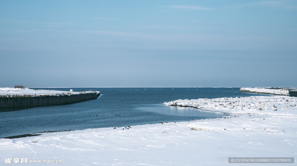 海边雪地