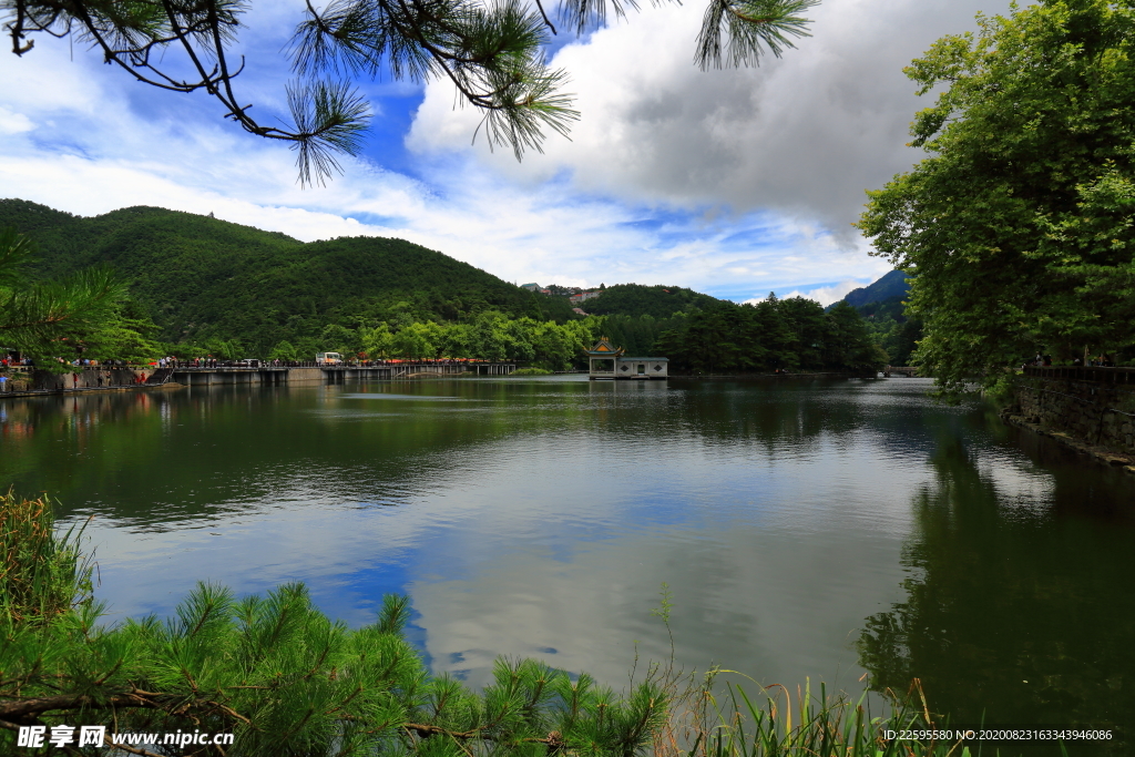 庐山如琴湖