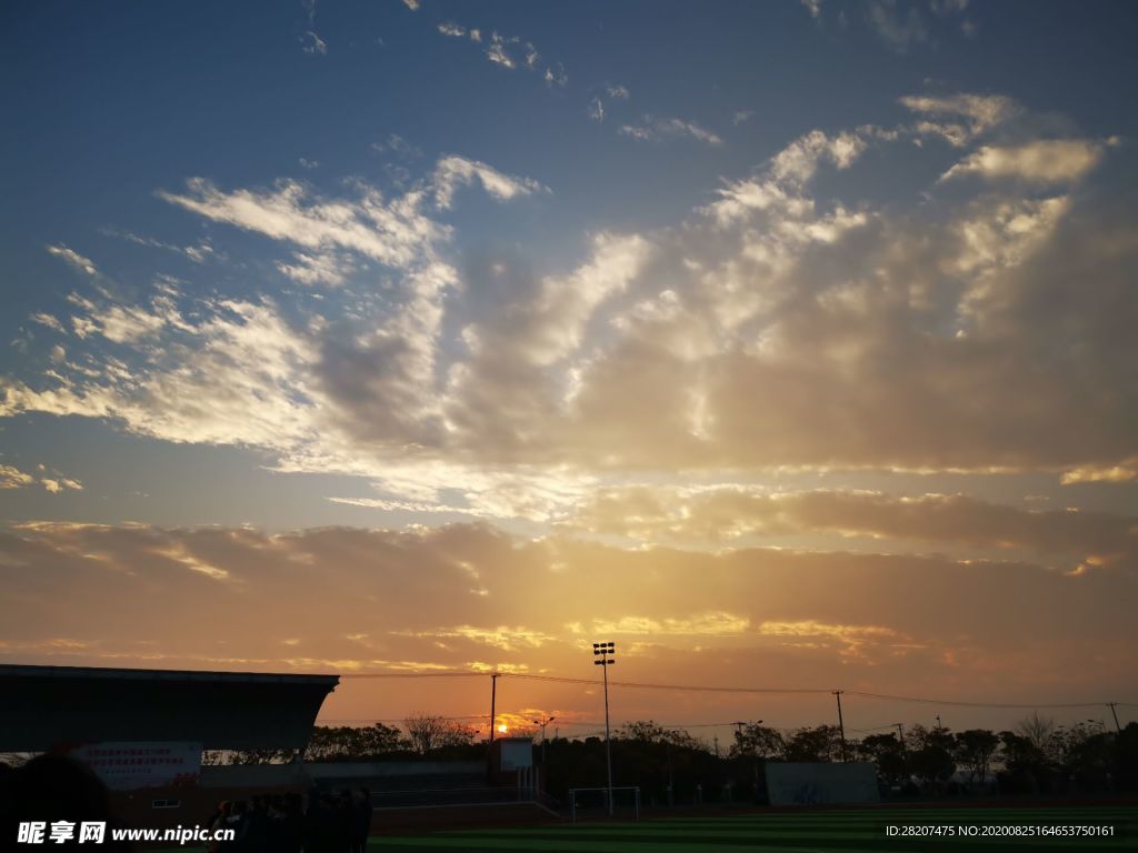 夕阳  天空  黄昏  落日