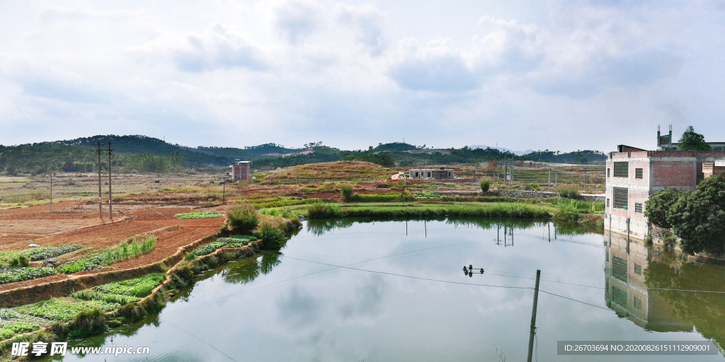 田野池塘风景