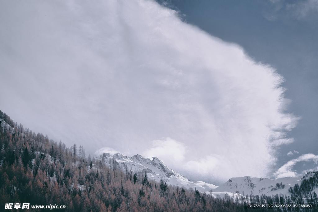 山脉 雪山 山林 湖水 天空