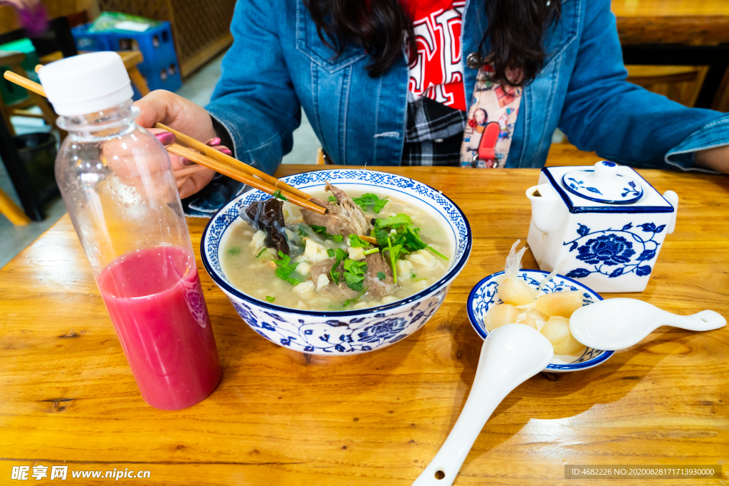 机打羊肉泡馍