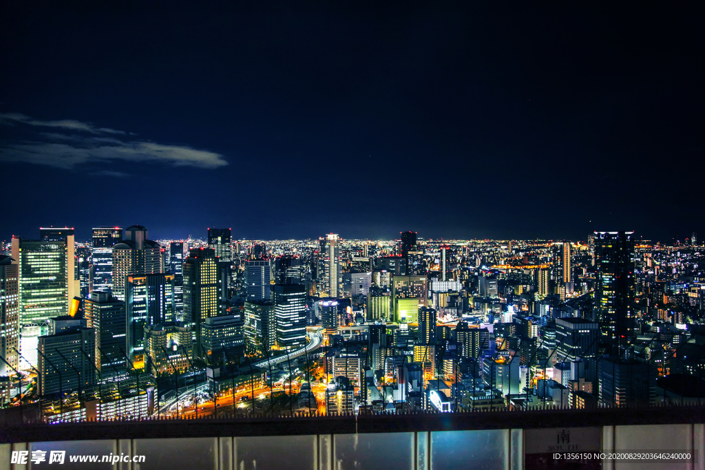 日本大阪梅田蓝天大厦夜景