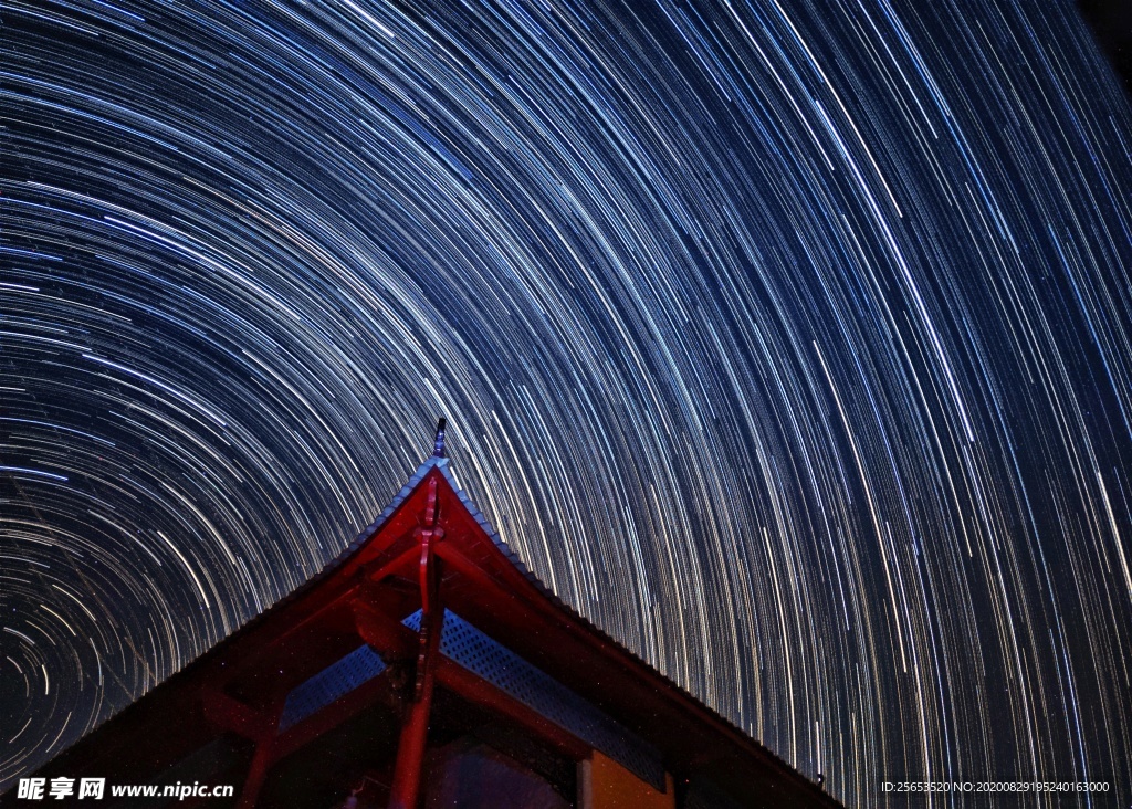 屋檐下的星空