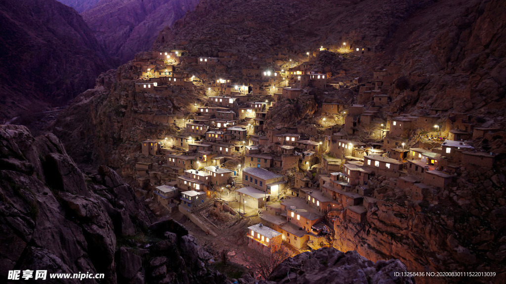 山谷小镇夜景灯光风景