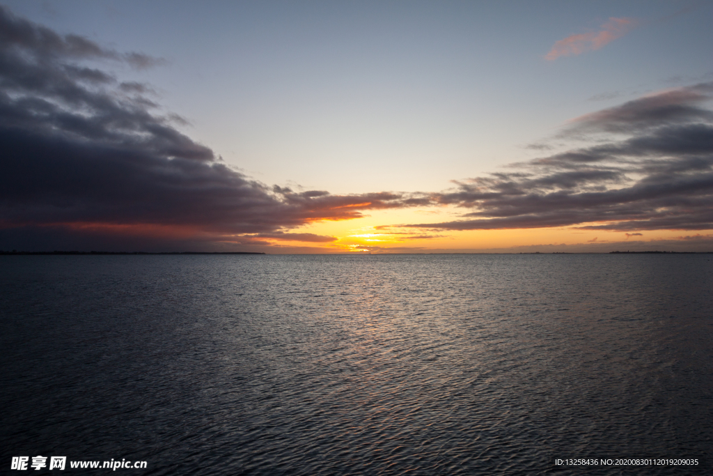 大海夕阳天空云彩风景