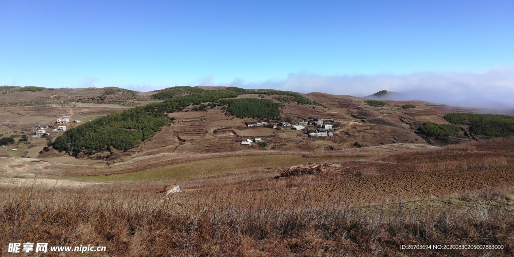 高山村庄风光