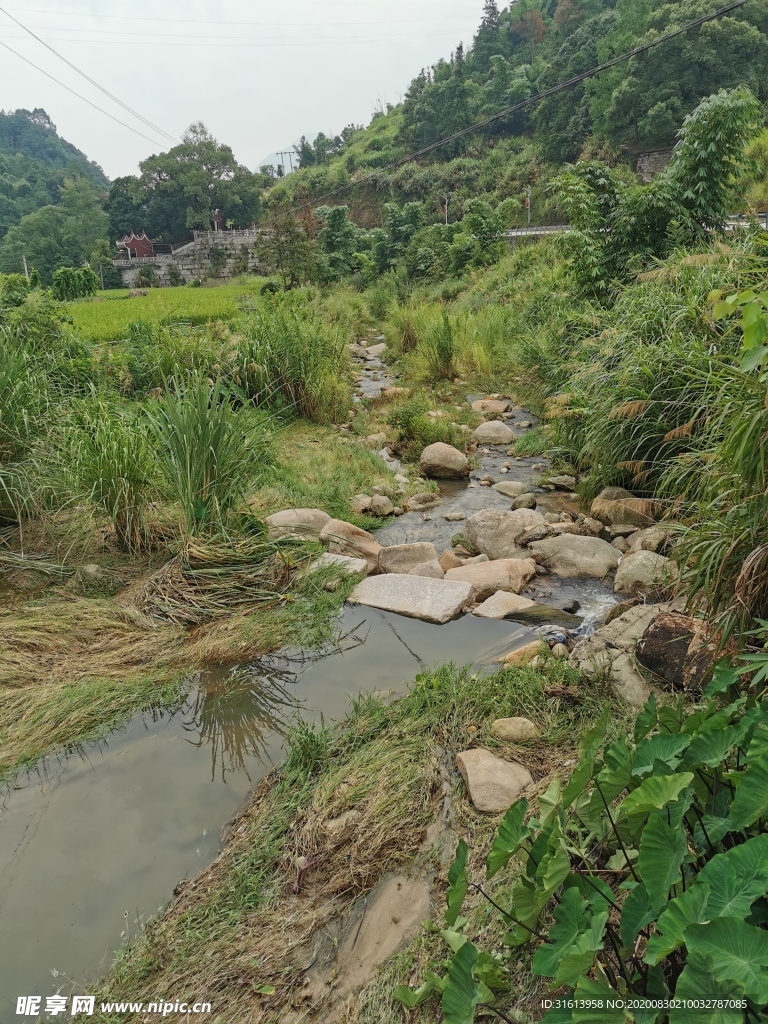 山间小溪