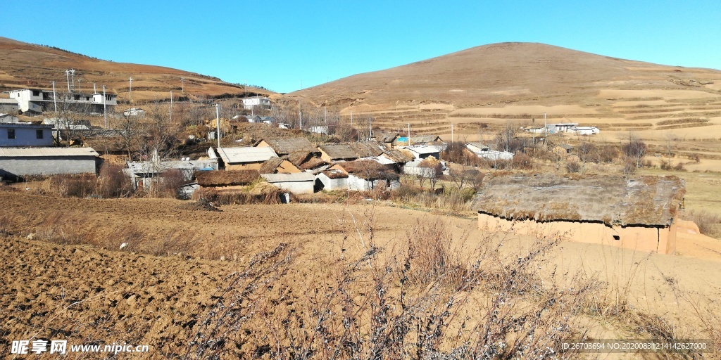 高山村庄田野风光图片