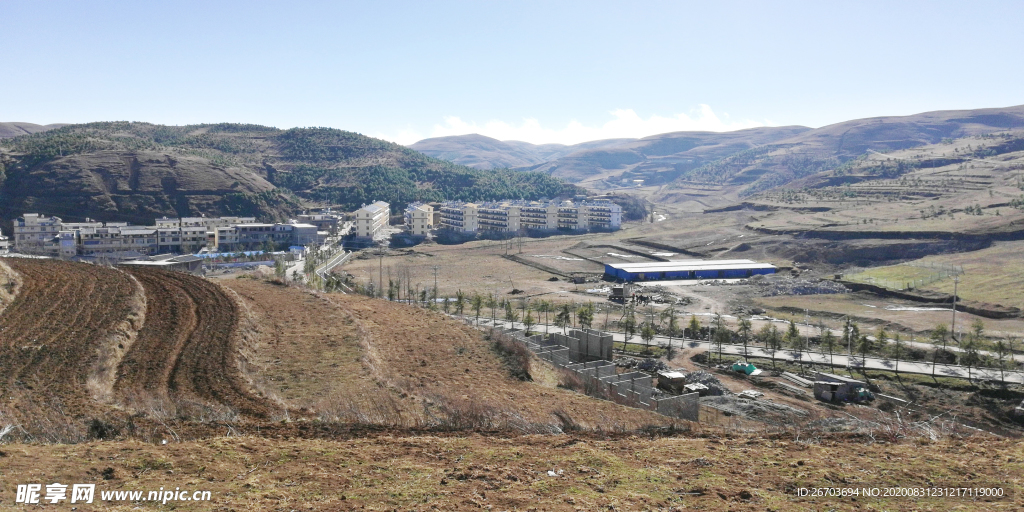 高山村庄田野风景