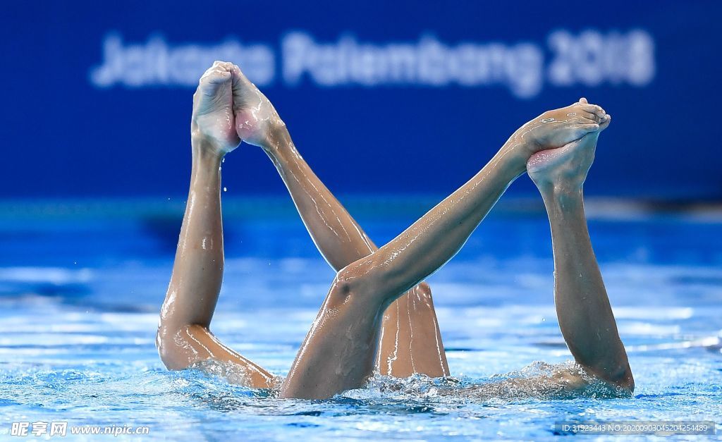 花样游泳运动员的脚丫图片