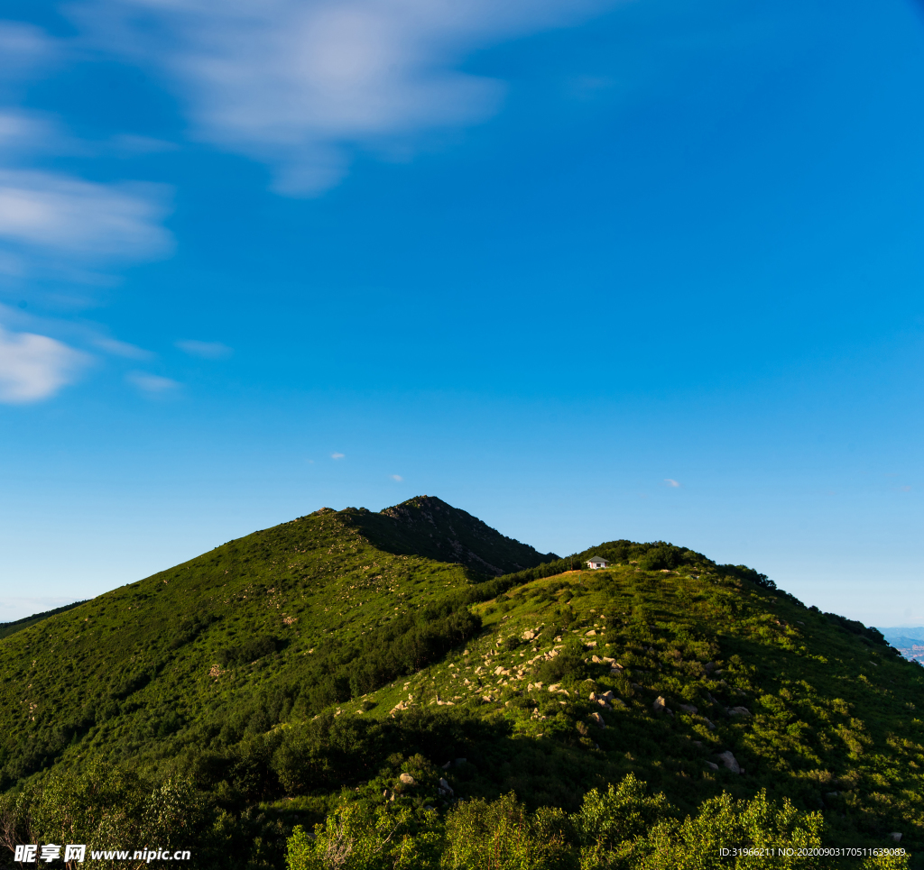 山峰 蓝天 白云
