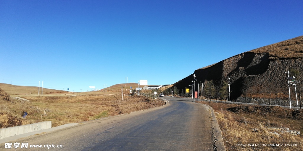 高山公路风景图片