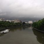 河上乌云风景