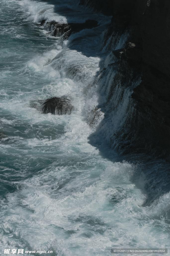 海岸潮涌