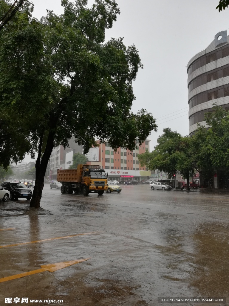 雨天街道