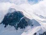 雄伟的雪山
