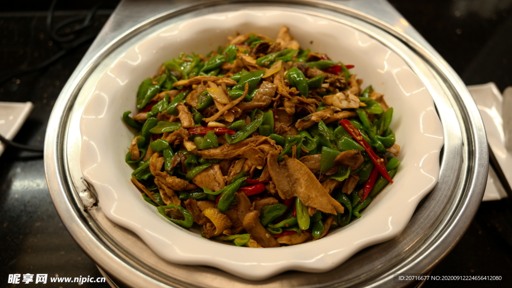 青椒炒母鸡肉
