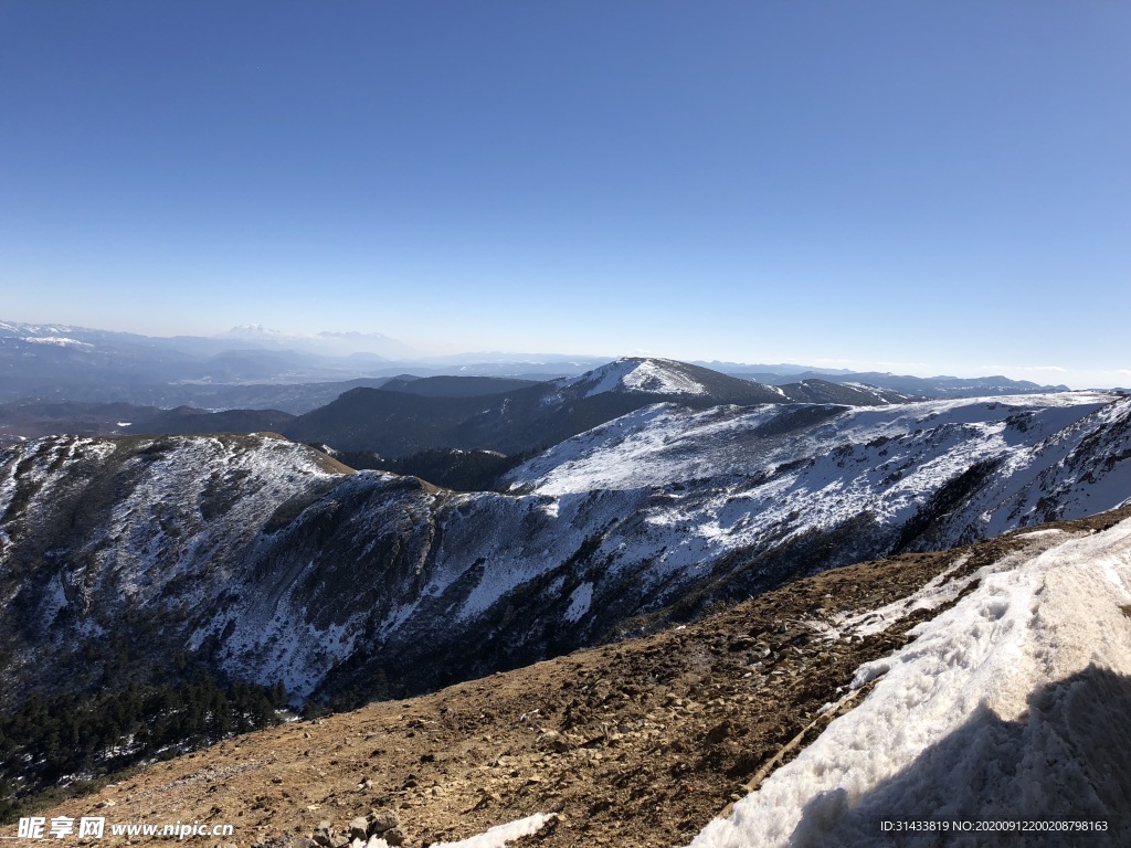 山顶山的雪山