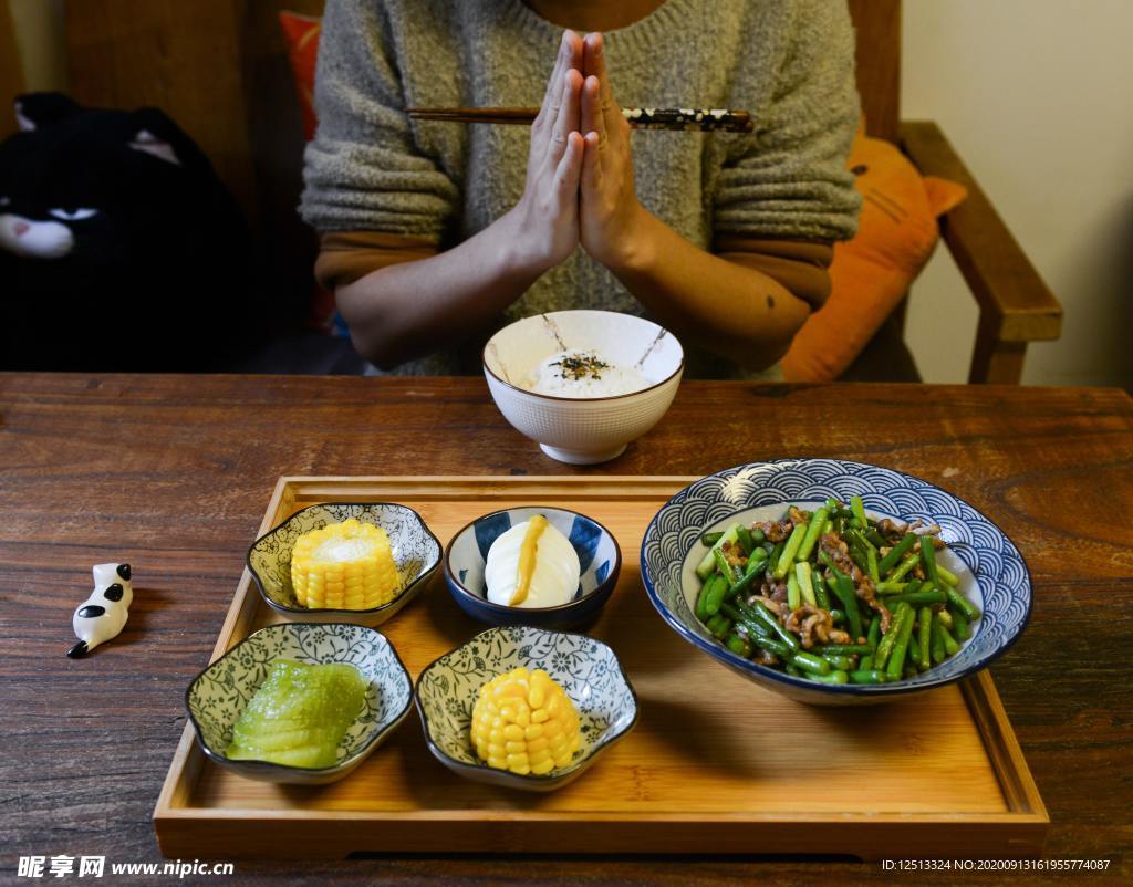 蒜薹炒肉饭