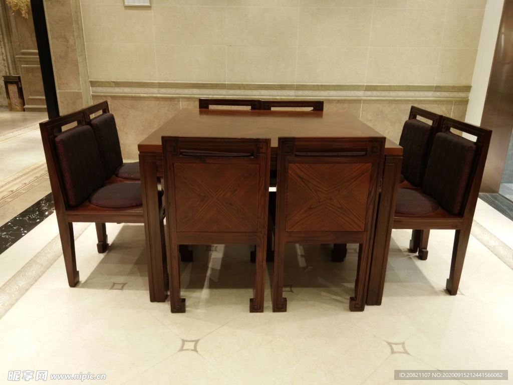 餐桌