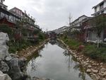 小河河边古建筑图片