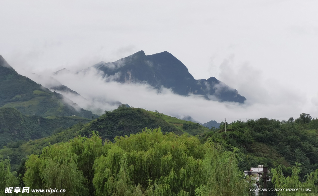 仙气萦绕的大山