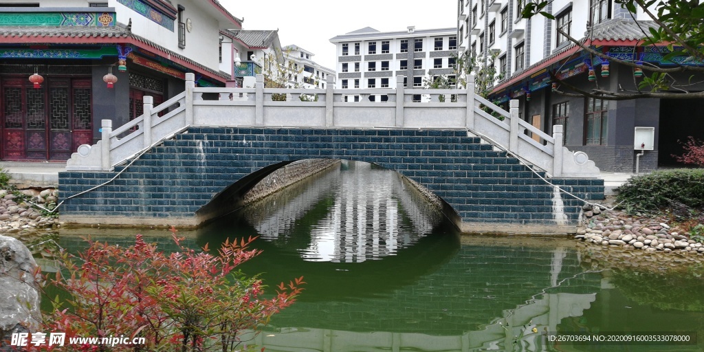 花园小桥风景图片