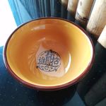 黄色陶瓷碗