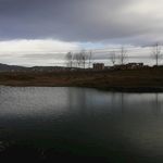 乡村湖泊田野风景