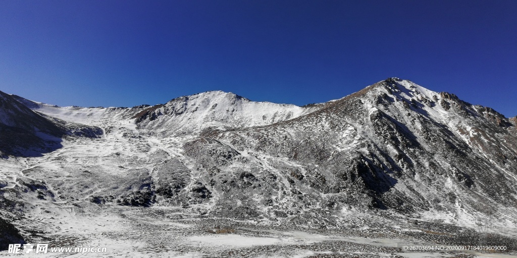 雪山雪地风景