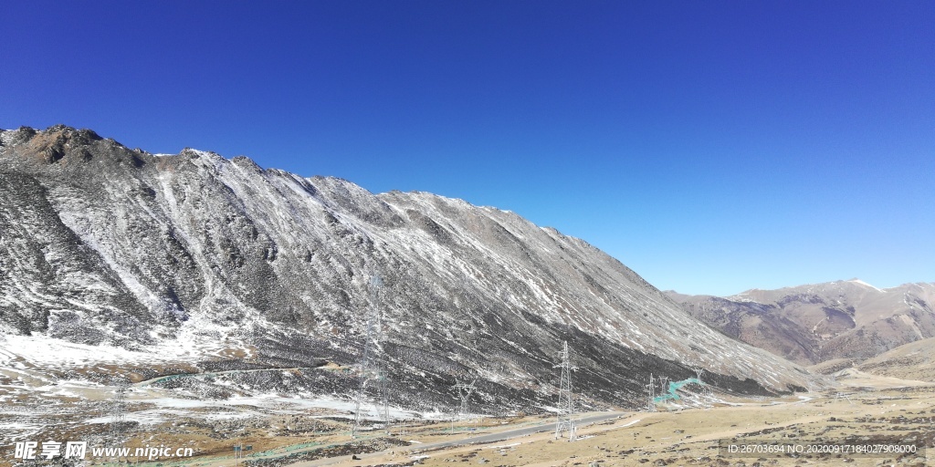 蓝天高原雪山风光