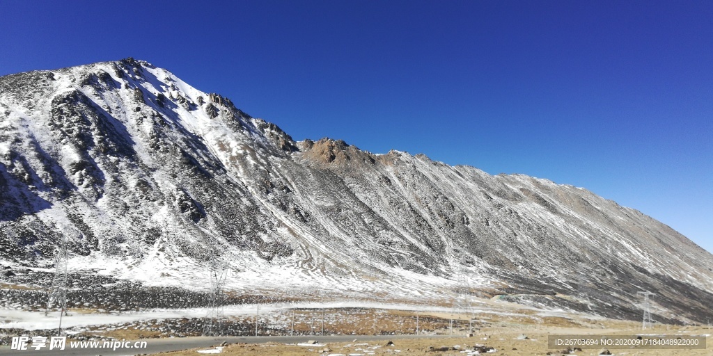 蓝天雪山风景