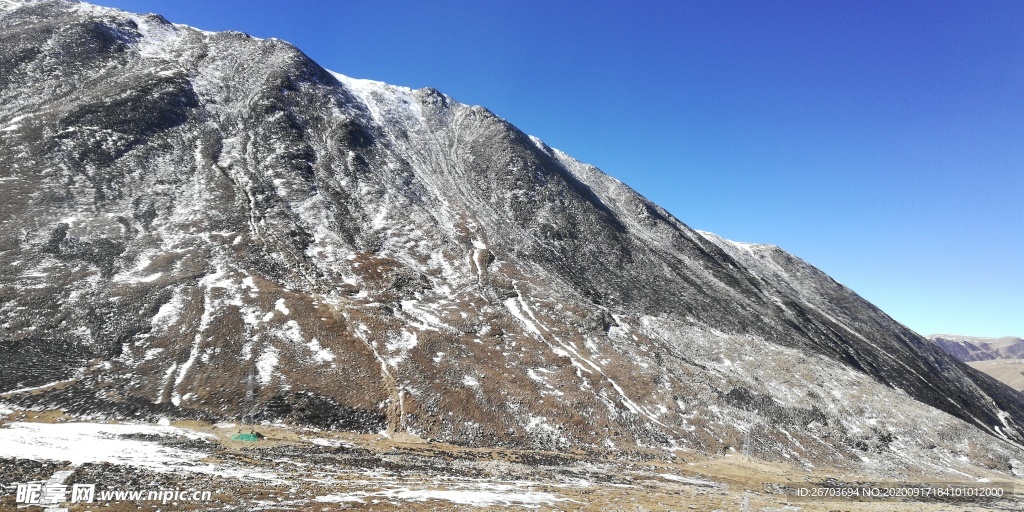 蓝天雪山风光