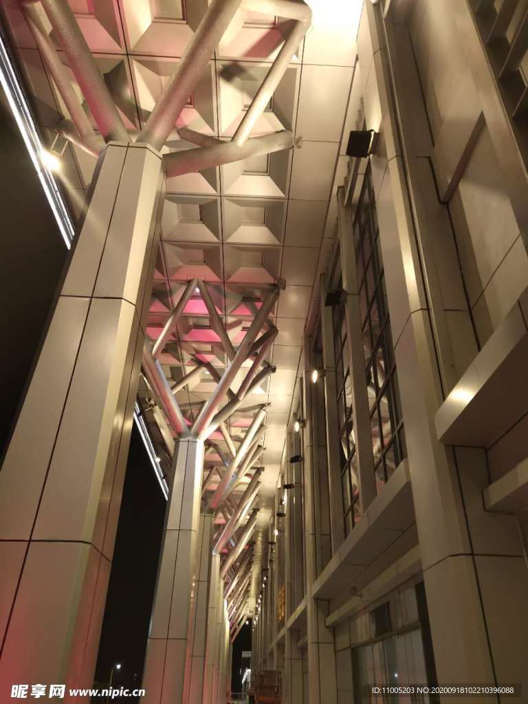 灯光下的新建成防城港园博园