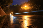 下雨时的城市道路湿水路面