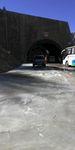 结冰的公路隧道口