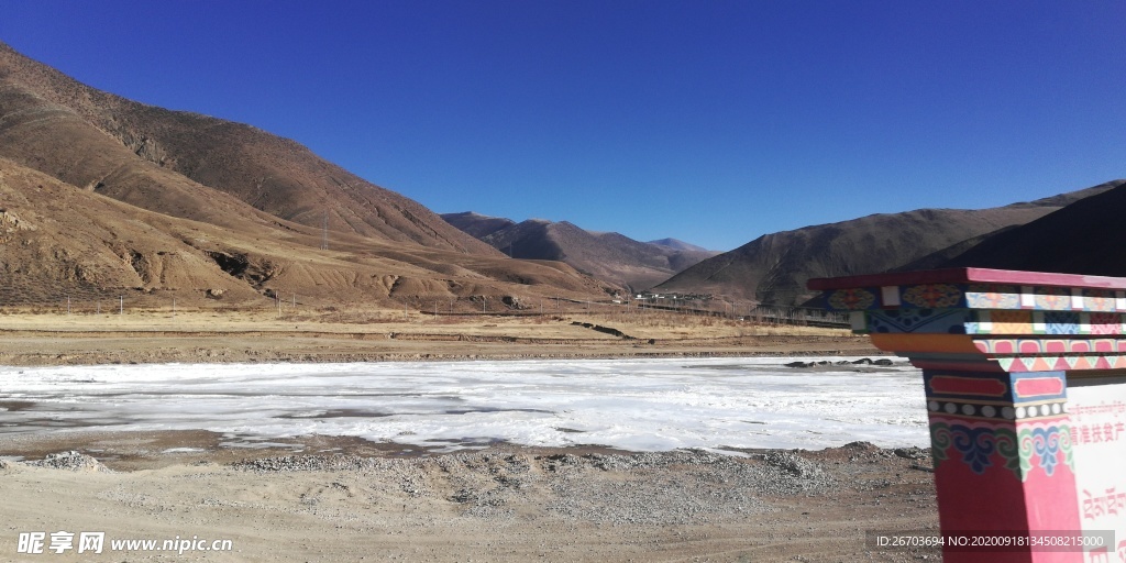 高山雪地风景