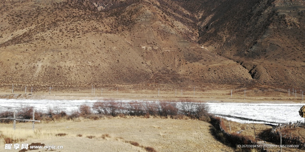 荒山雪地