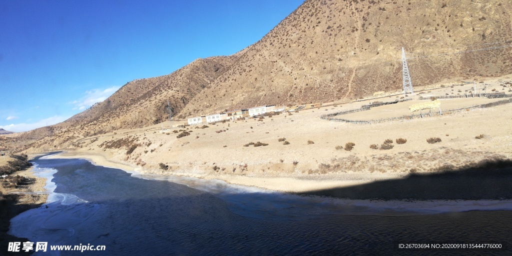 山谷河流风景