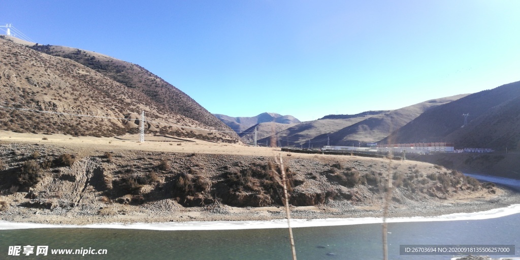 蓝天山川河流风景