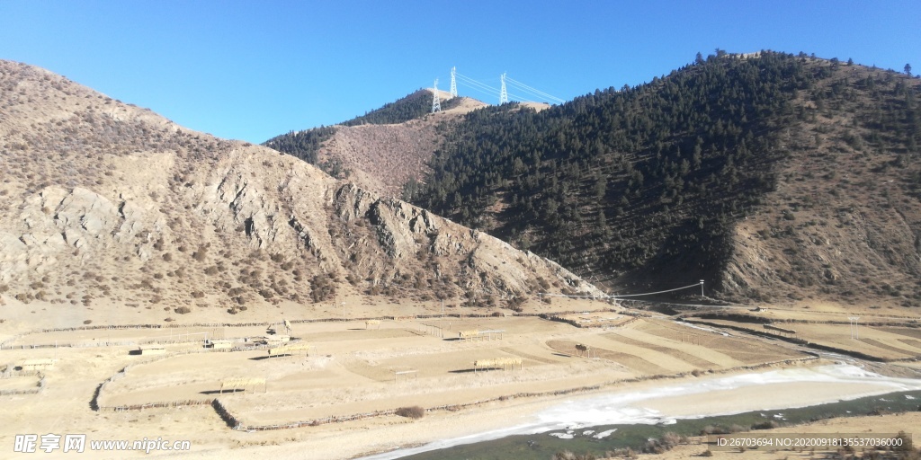 高山小河风景