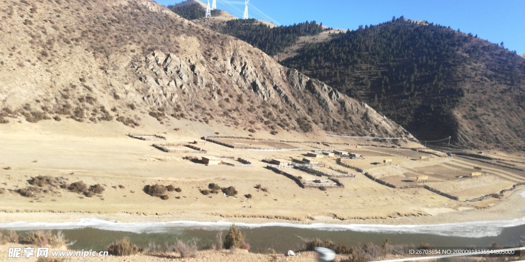 小河大山风景